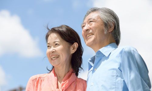 当店は障害者総合支援法契約店です。障害者総合支援法には、身体障害者程度等級のいずれかに該当した場合、各市町村の福祉担当窓口へ申請手続きをすることで、原則一律1割の自己負担で補聴器など補装具の費用が支給される制度がありますのでご相談ください。（ただし所得によっては例外もあります）